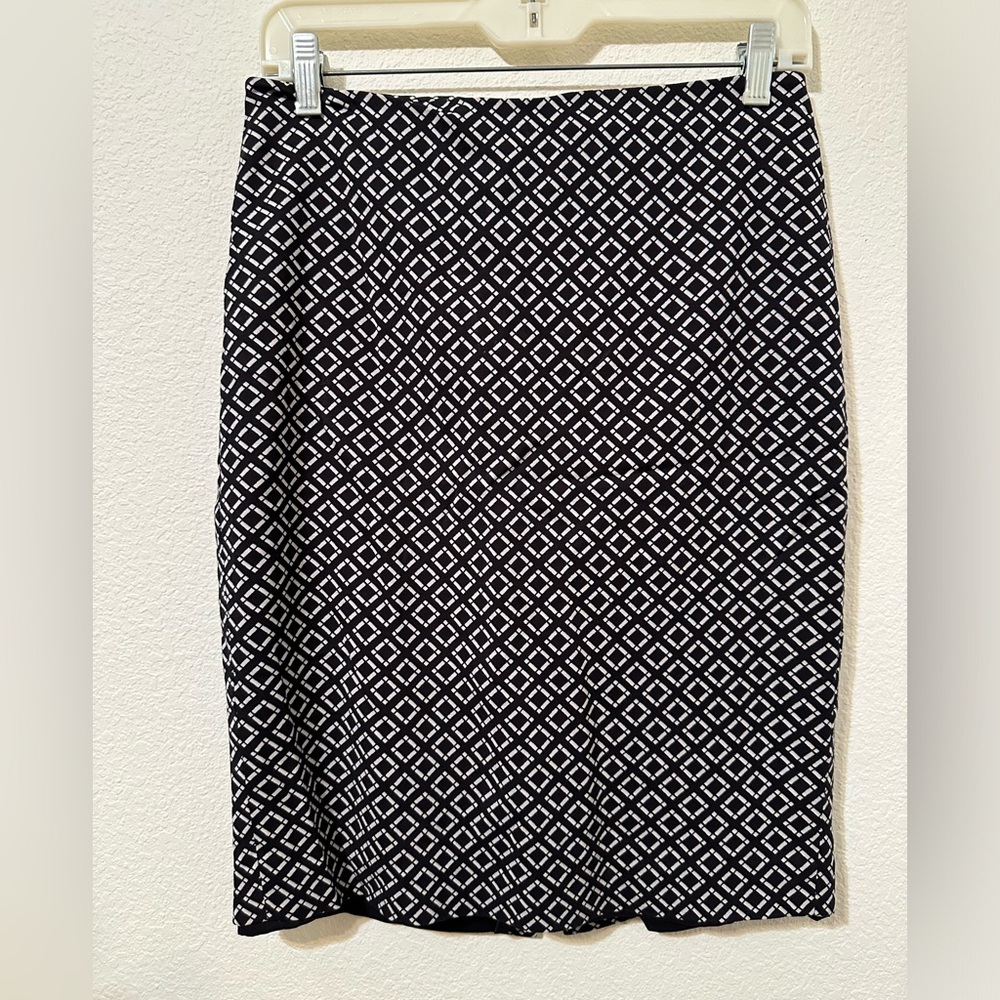 EUC ANN TAYLOR Black With White Squares Pattern Zippered Pencil Skirt